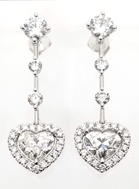 18k white gold earring with Heart shape Diamonds