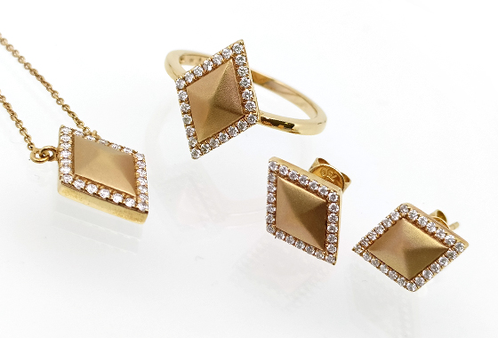 18k yellow gold set with Diamonds