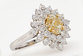 18k white gold ring with Yellow Diamond