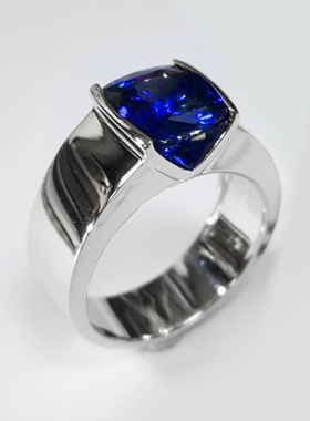 Platinum ring with Blue Sapphire